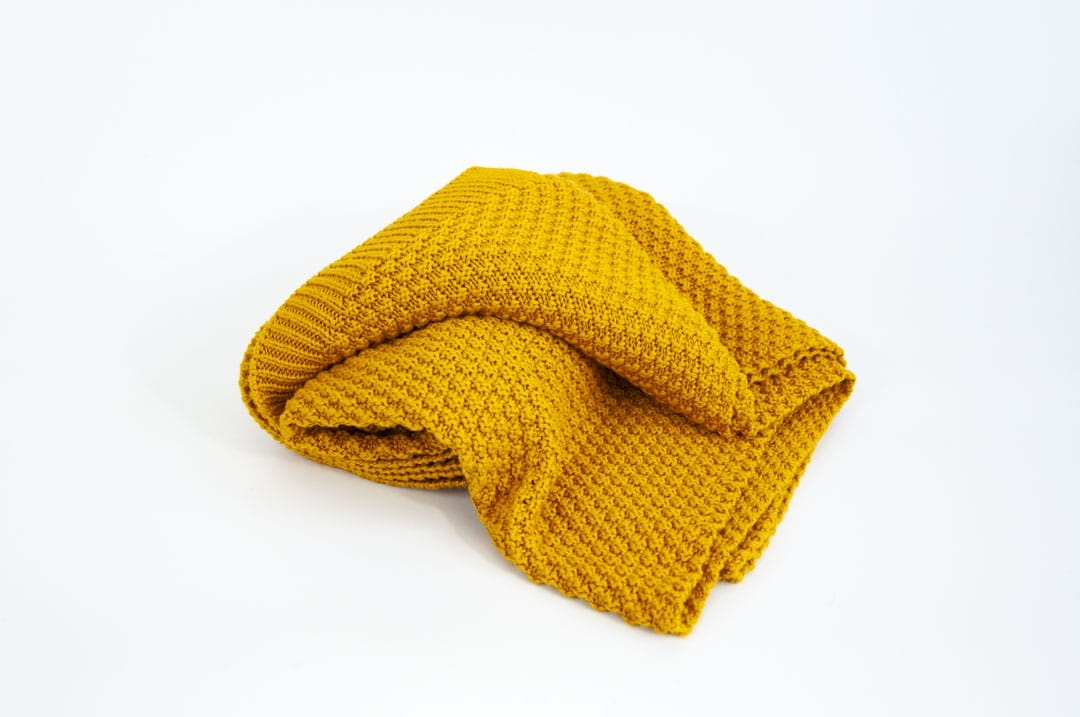 Kocyk dzianinowy azurowy bambusowo bawelniany, musztardowy 1.jpg